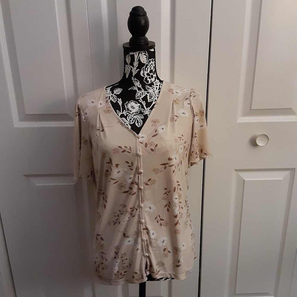 Beautiful Flowy Calvin Klein Top, Size M- With Discounted Shipping!
